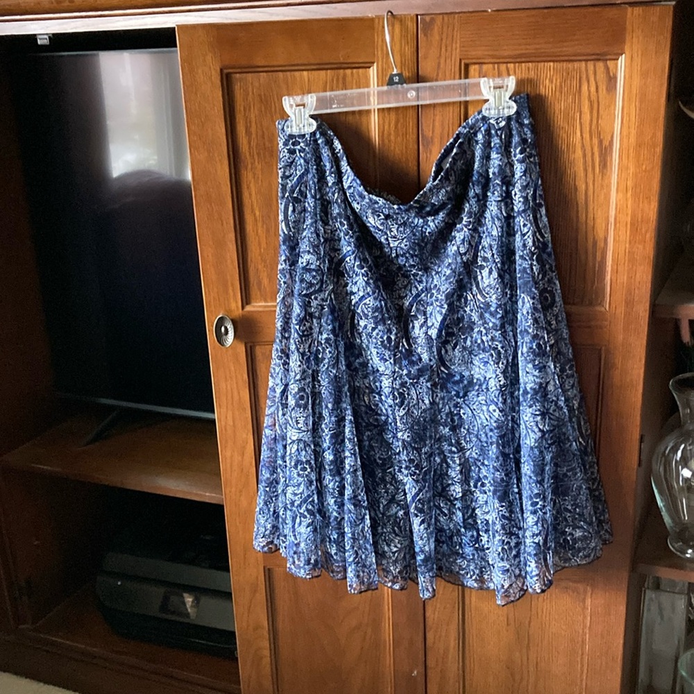 Elegant Blue Patterned Skirt